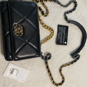 Chanel 19 wallet on chain . Leather lamb skin bag . Gold hardware .